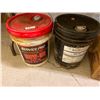 Image 1 : 2 PAILS OF OIL