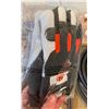 Image 1 : PAIR OF GLOVES