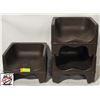 Image 1 : 3 BROWN BOOSTER SEATS