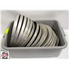 Image 1 : BUS BIN OF FIFTEEN 12" ALUMINUM PIZZA PANS