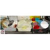 Image 1 : LOT OF ASSORTED KITCHEN MISC