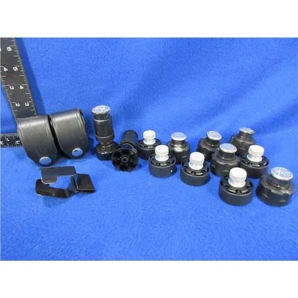 Lot of 14 Safari Speedloaders and HKS 203 Medium Pouch