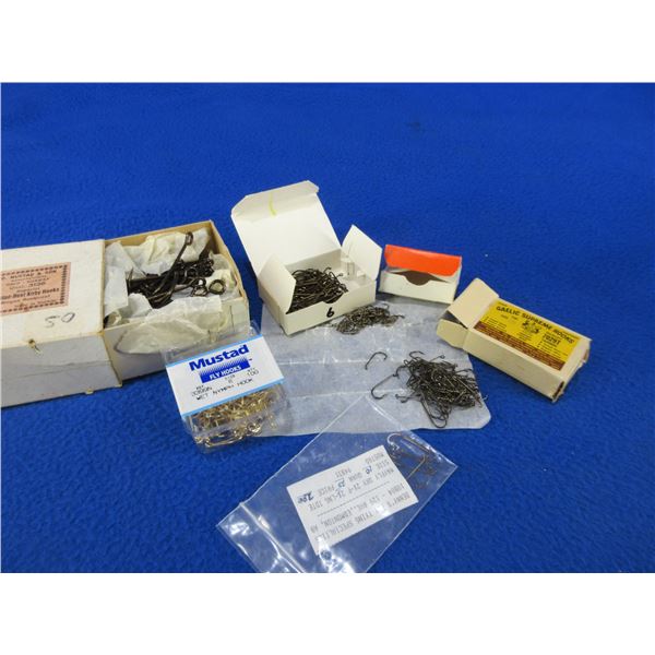 5 Packages of Vintage Mustad & 1 Gaelic Supreme Fly Hooks