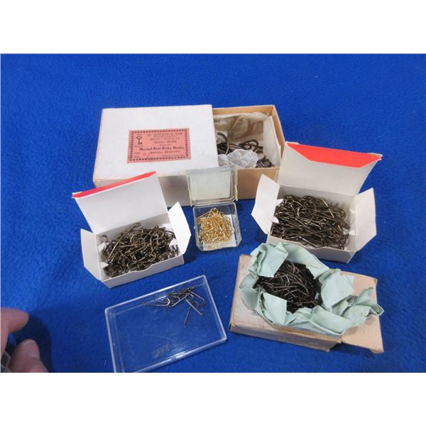 4 Packages of Vintage Mustad, 1 Edgar Sealy & Streamer #12 Fly Hooks