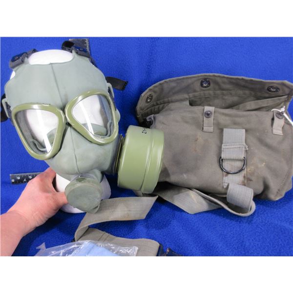 Yugoslavian M1 Gas Mask Kit - As Is