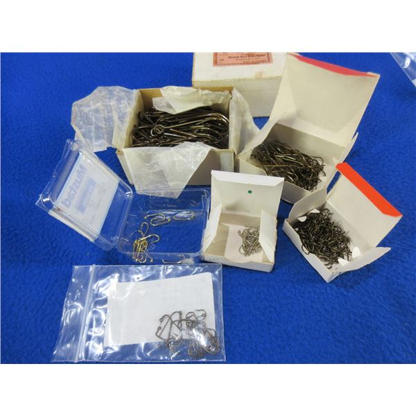5 Packages of Vintage Mustad & 1 Eagle Claw Size 8 Fly Hooks