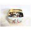Image 1 : VINTAGE BUTTONS IN VINTAGE TIN, MADE IN