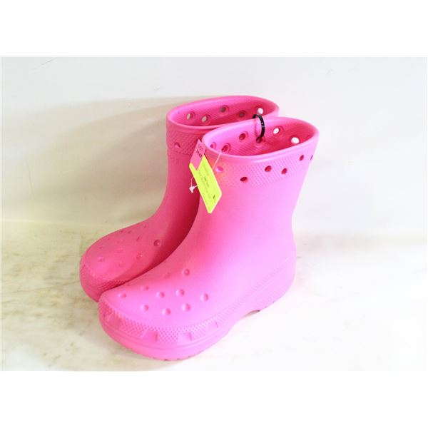 NEW CROC BOOTS PINK SIZE 5