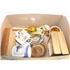 Image 1 : VINTAGE DECORATIVE/COLLECTIBLE ITEMS- BOX LOT