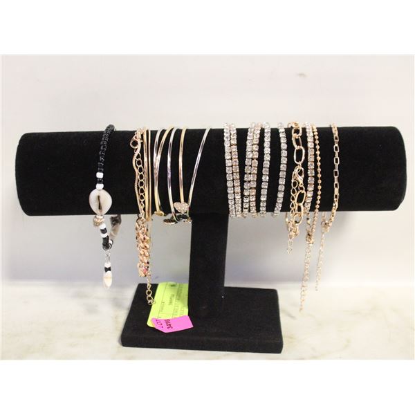 NEW JEWELRY ORGANIZER WITH 20 BRACELETS
