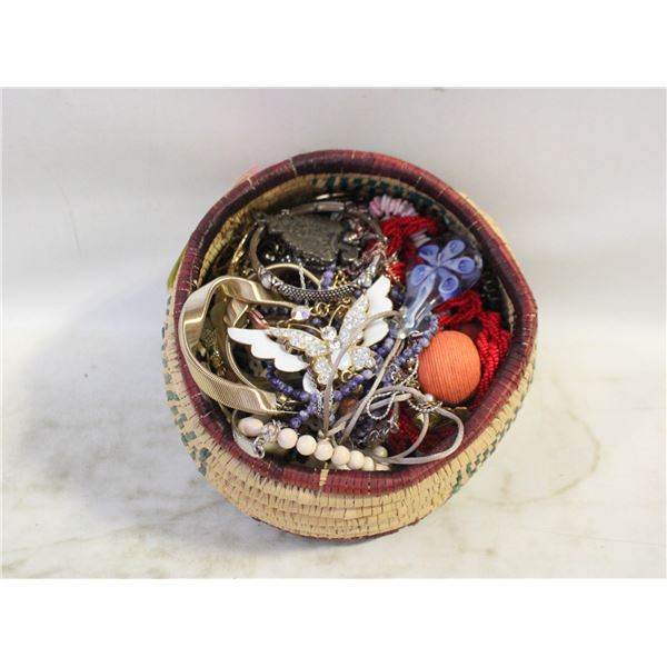 COSTUME JEWELRY LOT