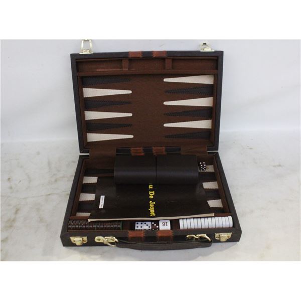 VINTAGE BACKGAMMON GAME IN CARRY CASE