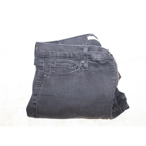 LEVIS WOMENS 314 SHAPING STRAIGHT JEANS- SIZE 31