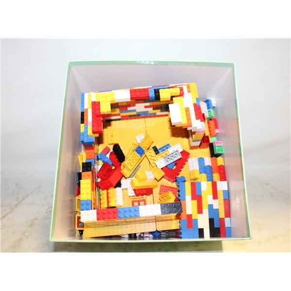 BOX OF ASSORTED LEGO PIECES