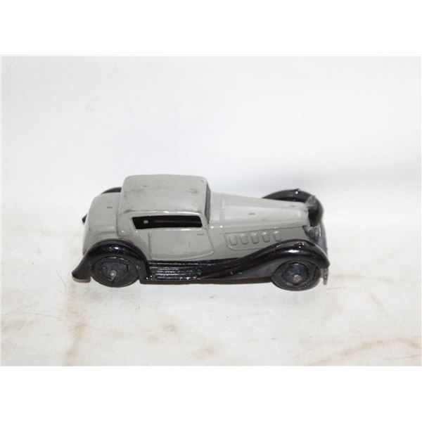 DINKY TOYS VINTAGE CAR