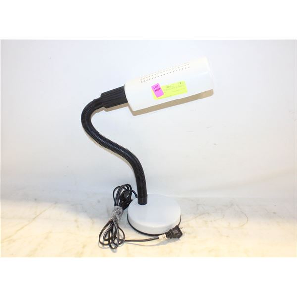 VINTAGE ITALIAN METAL OFFICE DESK LAMP