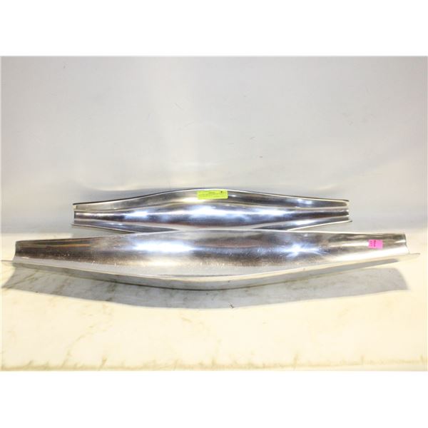 MODERN METAL/CHROME TABLE CENTERPIECES (2)