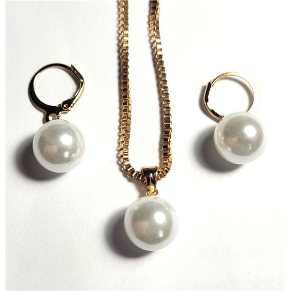 19) GOLD TONE WITH WHITE SINGLE