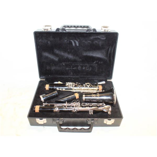 B-FLAT STUDENT CLARINET