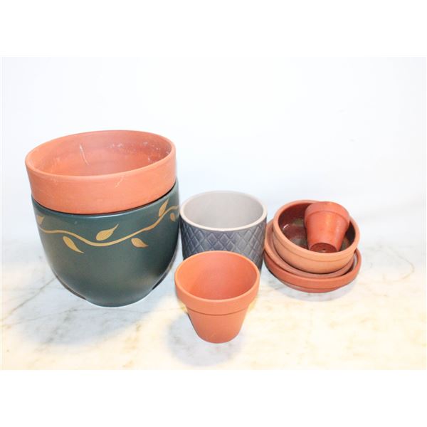 TERRA COTTA/CERAMIC PLANT POTS ASSORTED