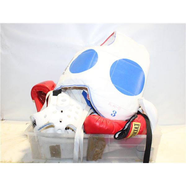 SPORTS EQUIPMENT BUNDLE - ASSORTED