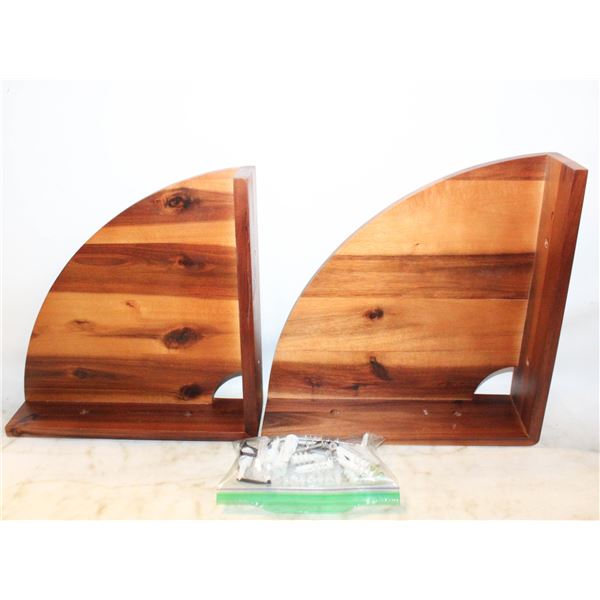 FLOATING CORNER SHELVES