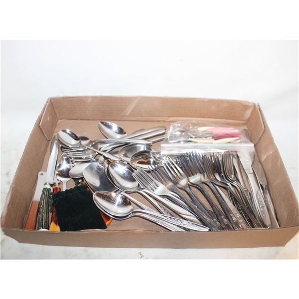 VINTAGE FLATWARE/SERVING UTENSIL ASSORTED BOX LOT