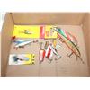 Image 1 : FLAT OF 12 FISHING LURES