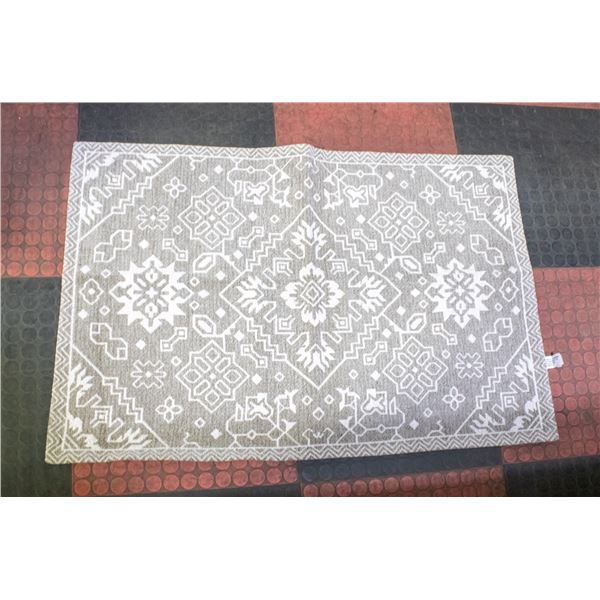 SADIE CHENILLE ACCENT RUG BROWN - 30 X 45"