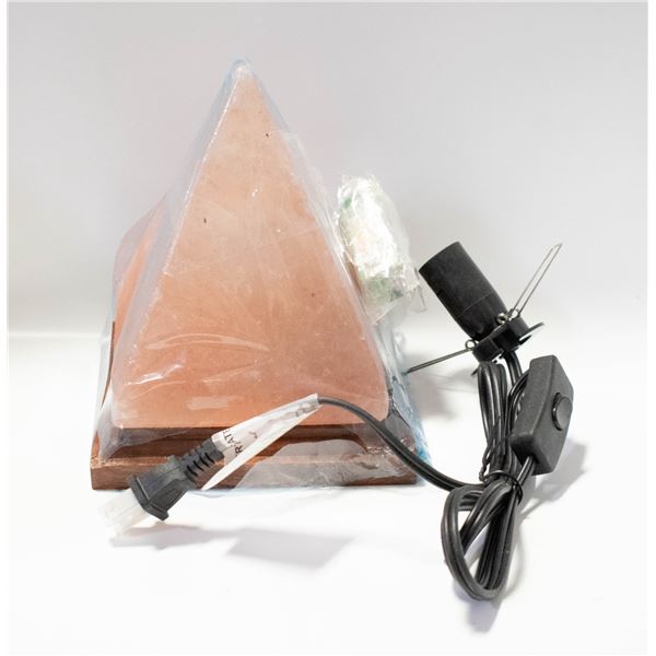 HIMALAYAN SALT LAMP. NEW IN BOX.