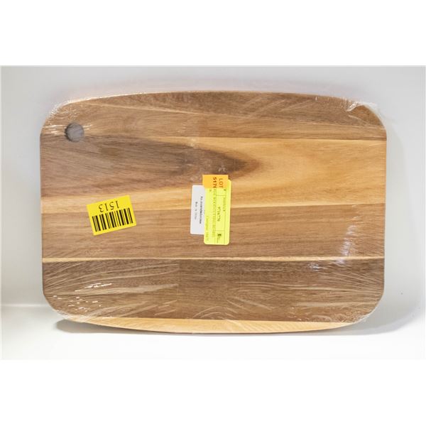 LARGE WOOD CUTTING BOARD. NEW.