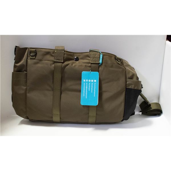 LARGE GREEN TRAVEL BAG. NEW WITH TAGS.
