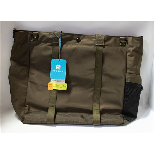 GREEN TRAVEL BAG. NEW.