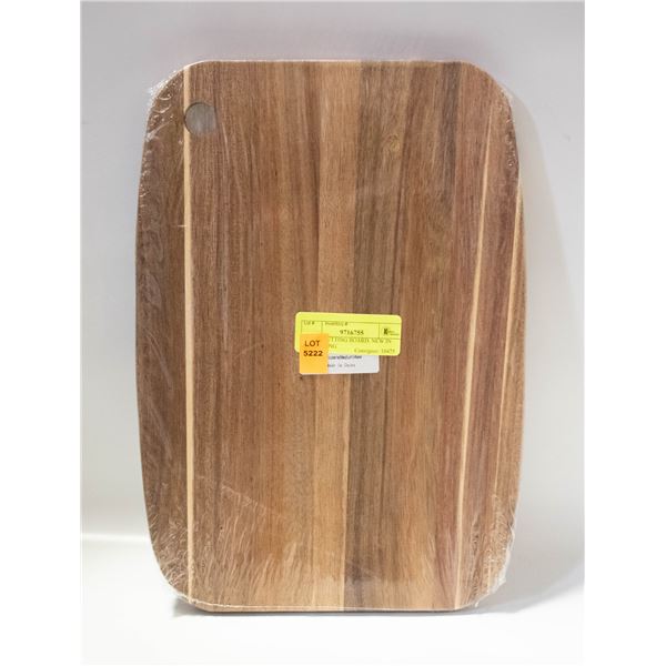 WOOD CUTTING BOARD. NEW IN PACKAGING.