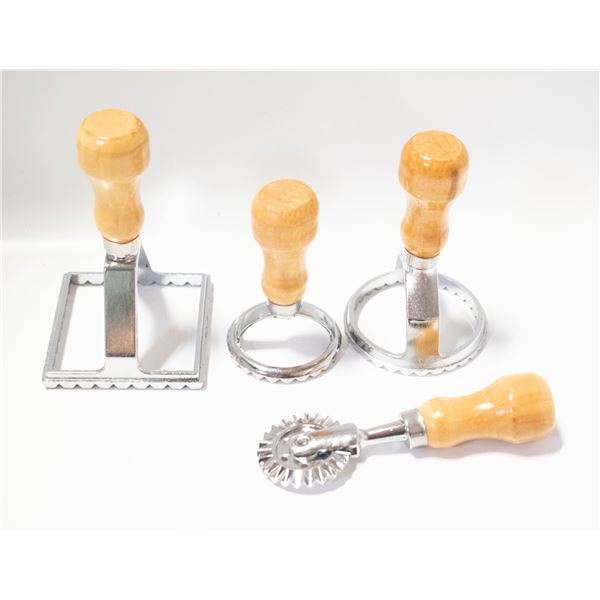 RAVIOLI PASTA CUTTERS. SET OF 3 WITH ROLLER.