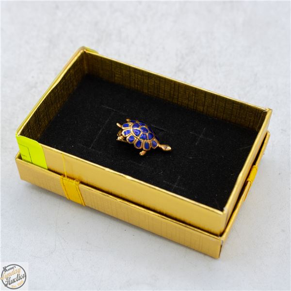 VINTAGE 18K GOLD & AND BLUE ENAMAL TURTLE PIN