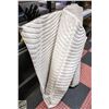 Image 1 : GERTMENIAN CAMDEN COLLECTION INDOOR AREA RUG