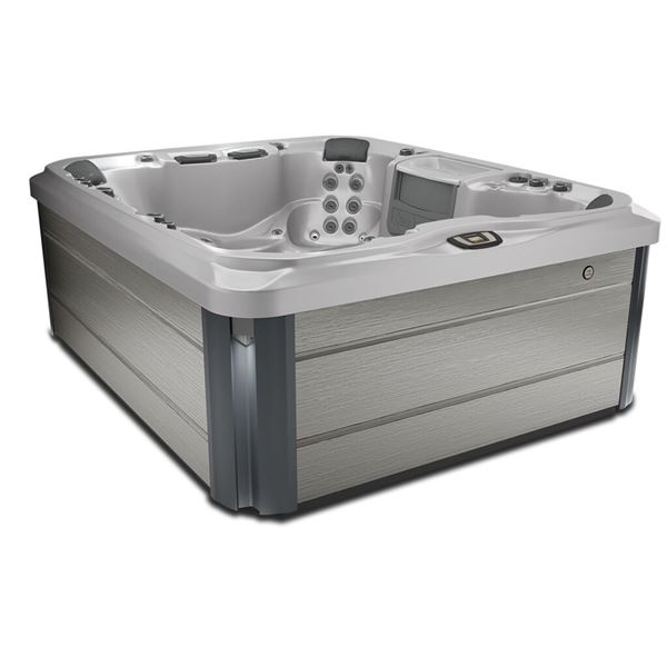 BRAND NEW SUNDANCE SPAS 880 MAXXUS 6 PERSON HOTTUB