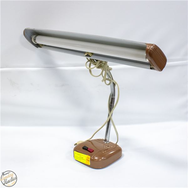 ESTATE VINTAGE DESKTOP BANKERS LAMP H-14.5"