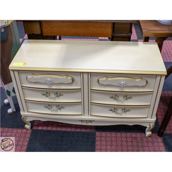 VINTAGE WOODEN CHEST