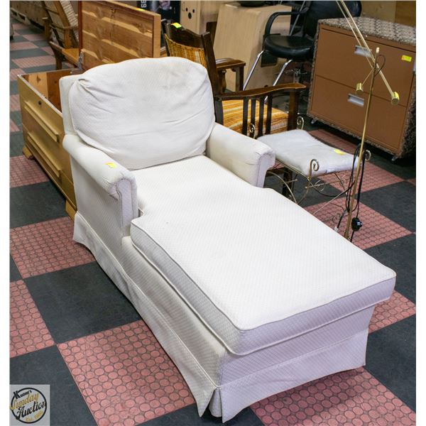 CHAISE LOUNGER STYLE LIVING ROOM CHAIR