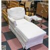 Image 1 : CHAISE LOUNGER STYLE LIVING ROOM CHAIR
