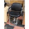 Image 1 : SALON CHAIR 350LB LIFT