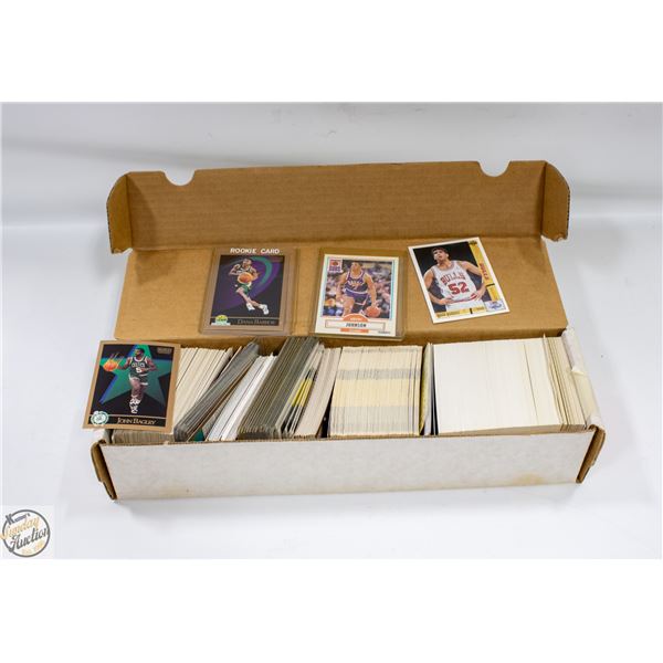 LOT OF BASKETBALL CARDS IN BOX