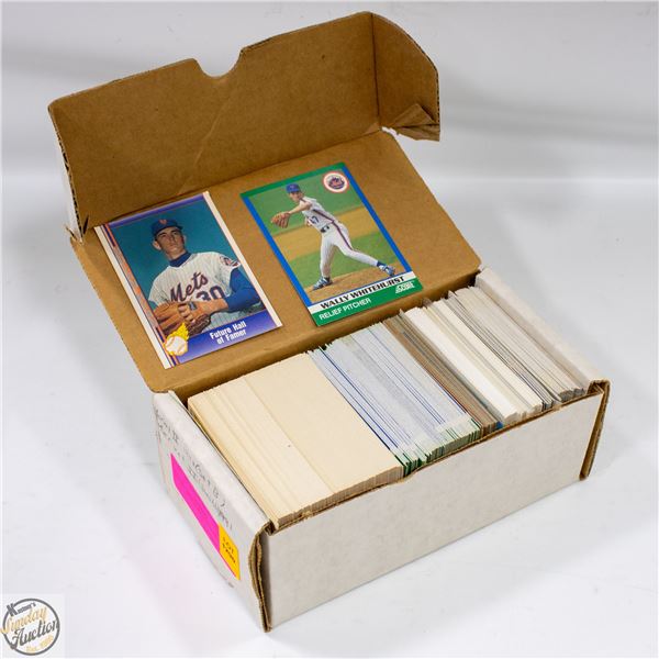 LOT OF BASEBALL CARDS IN BOX