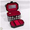 Image 2 : BLACK & WHITE JEWERLY BOX WITH MAGNETIC CLIP