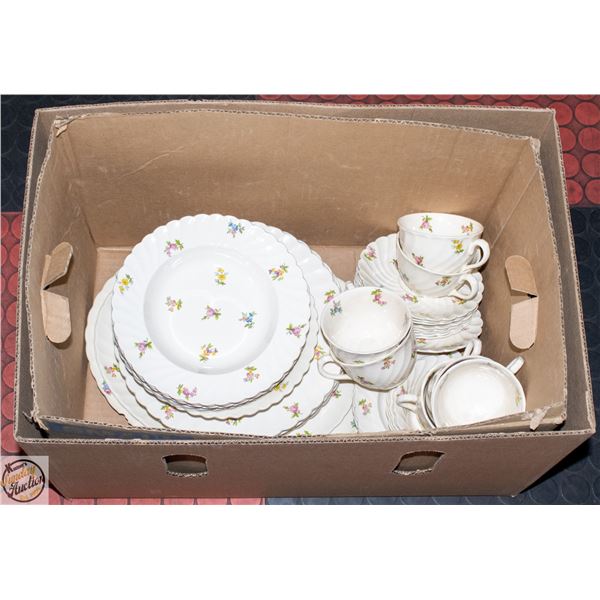 CLARICE CLIFFE DINNER SERVICE