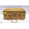 Image 1 : VINTAGE WICKER SUITCASE
