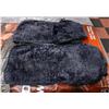 Image 1 : LOT OF 2 DARK BLUE SHERPA STYLE SEAT COVERS