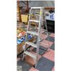 Image 1 : 5FT ALUMINUM A-FRAME LADDER